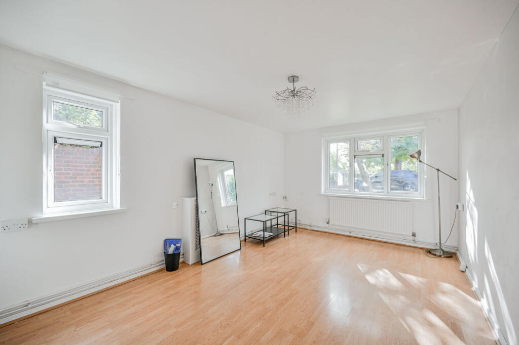 Apartment in London, Chingford - More