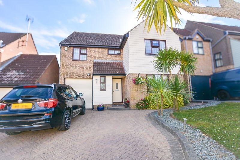 4-bed detached on Minton Heights, Rochford, £550,000
