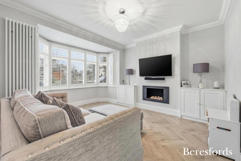 Meadowside Road, Upminster, RM14 photo 4
