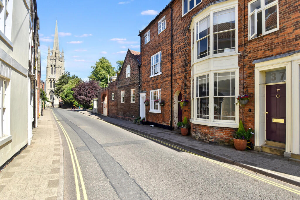 Main image of property: 37 Westgate, Louth LN11 9YQ