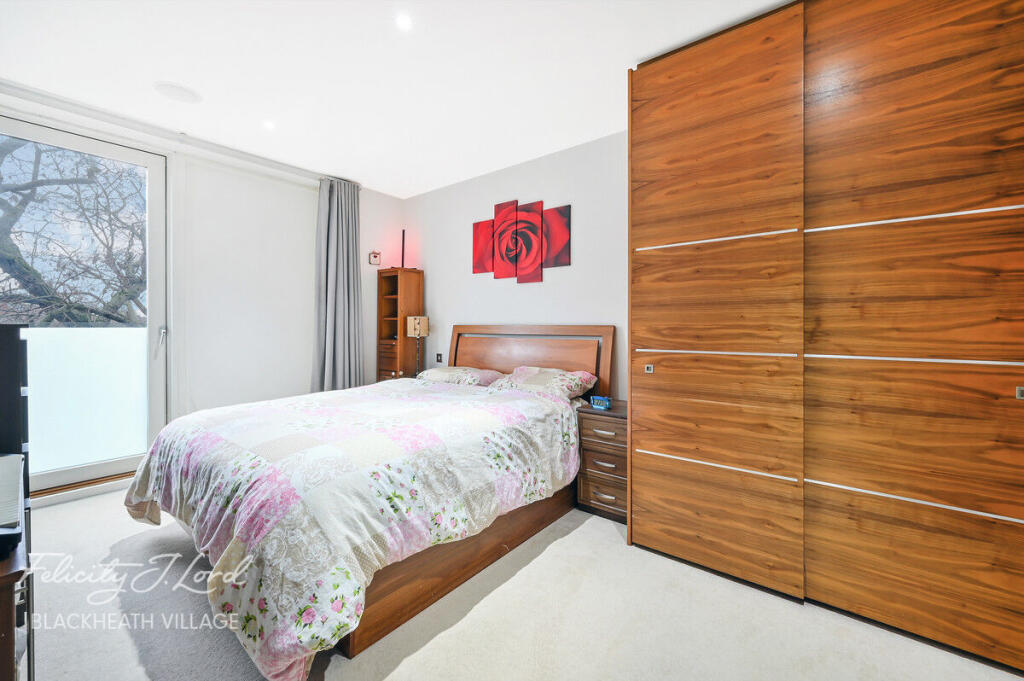 2-bed apartment on Tizzard Grove, London SE3, £460,000