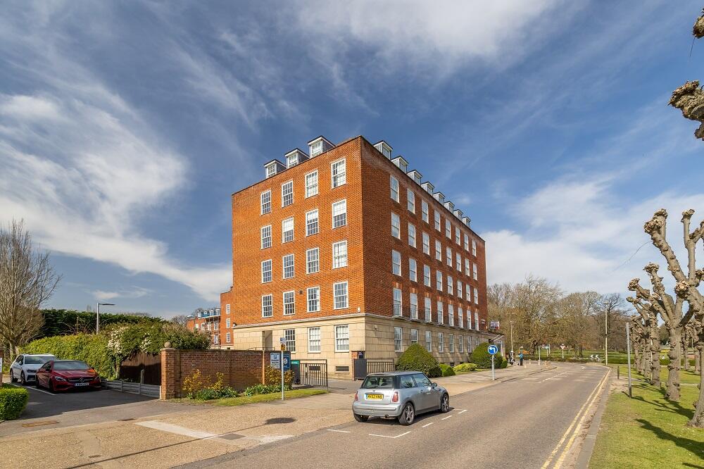Rosanne House , Second Floor, West Wing , Parkway , Welwyn Garden City, Hertfordshire, AL8 6HG