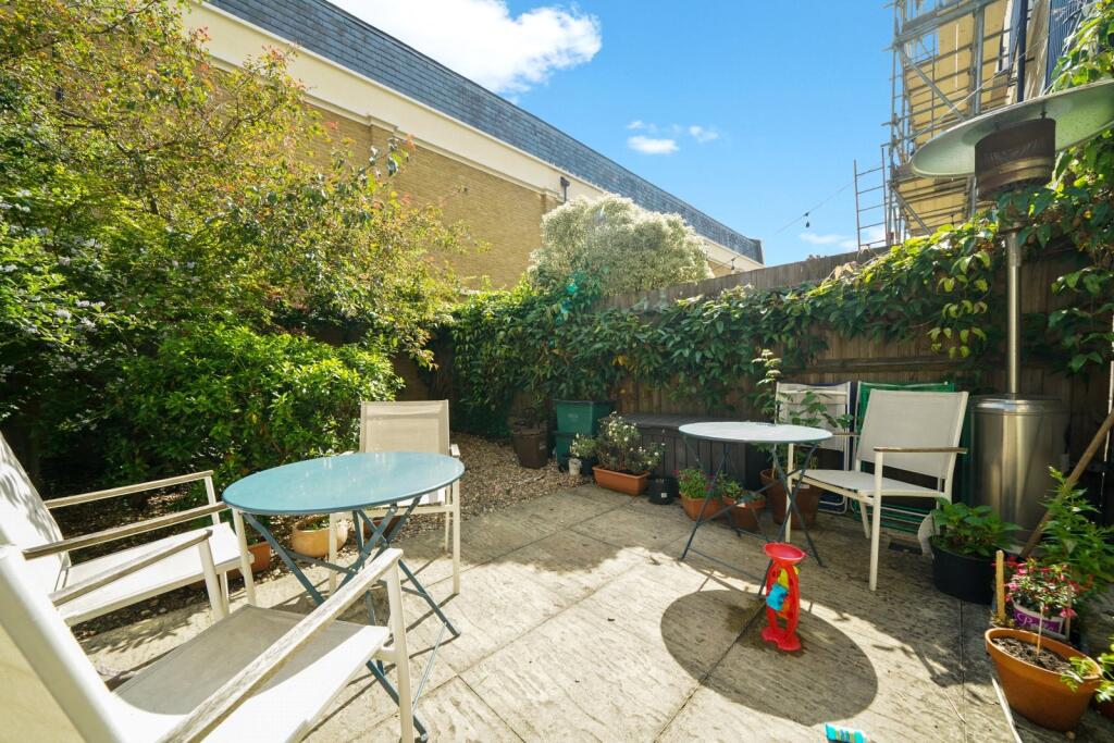 House in London, Kentish Town - View 5