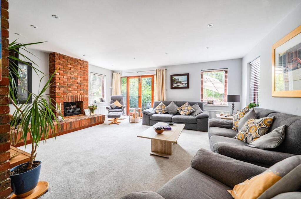 Common Road, Eton Wick, Windsor photo 2