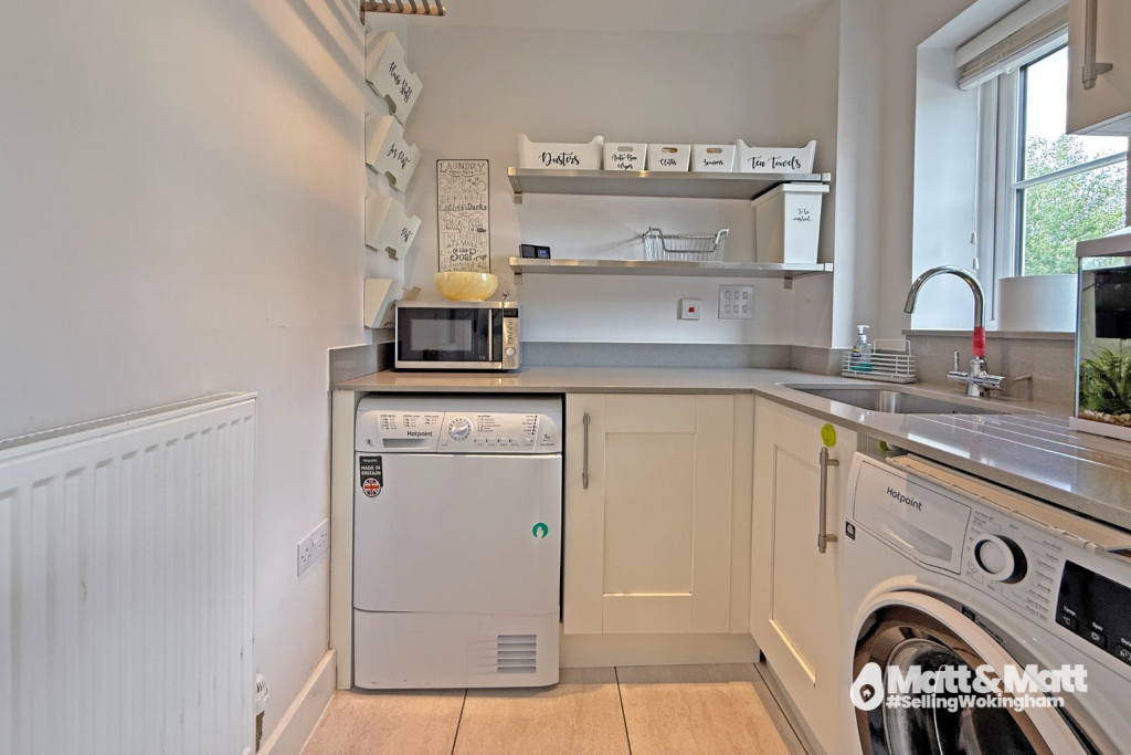 House in Crowthorne, Oakham Park, Wokingham - More