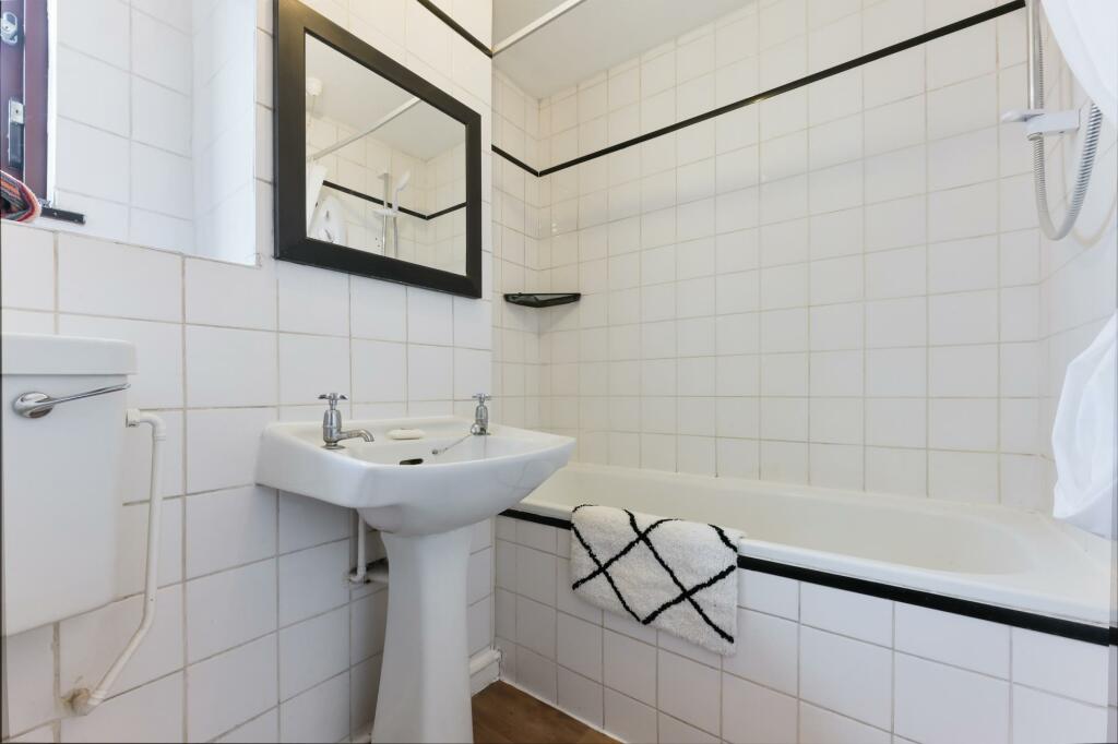Apartment in London - View 5