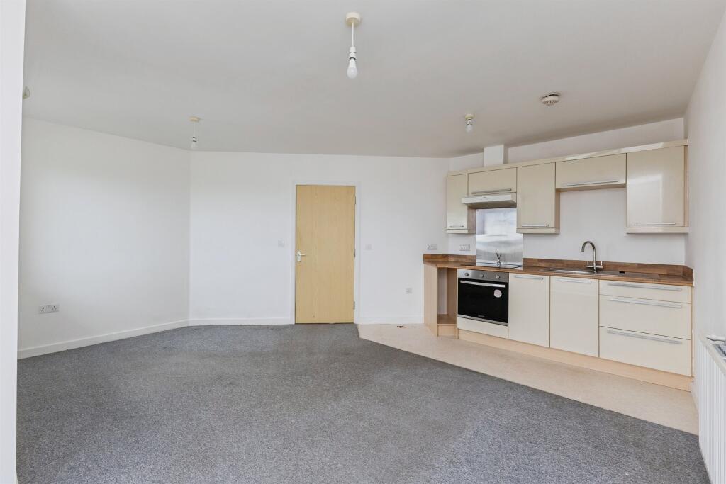 Apartment in Torquay, Upton - View 4