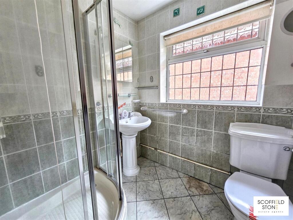 House in East Staffordshire, Tutbury - More
