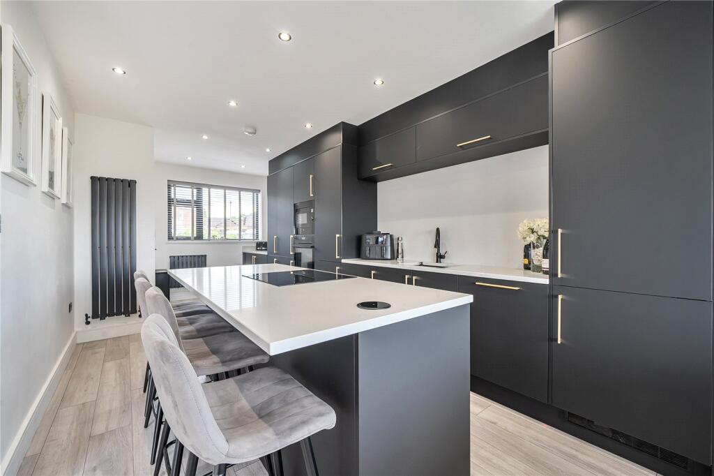 House in Oldham, Greater Manchester - View 5