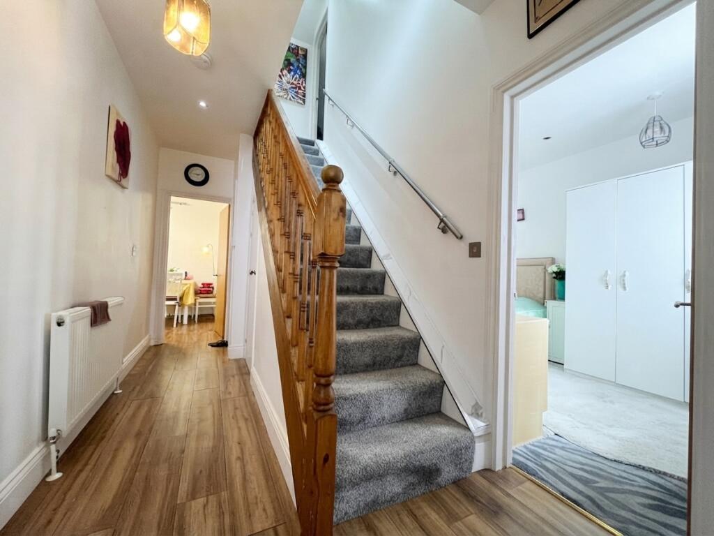 House in Luton, Stopsley - View 2
