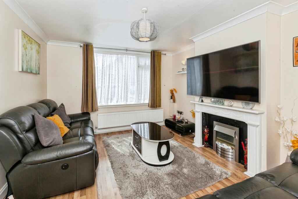 Blumfield Crescent, Slough photo 2
