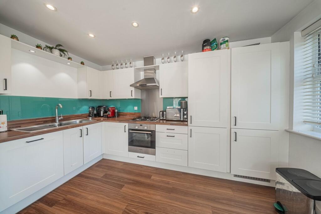 Apartment in Redhill - View 4