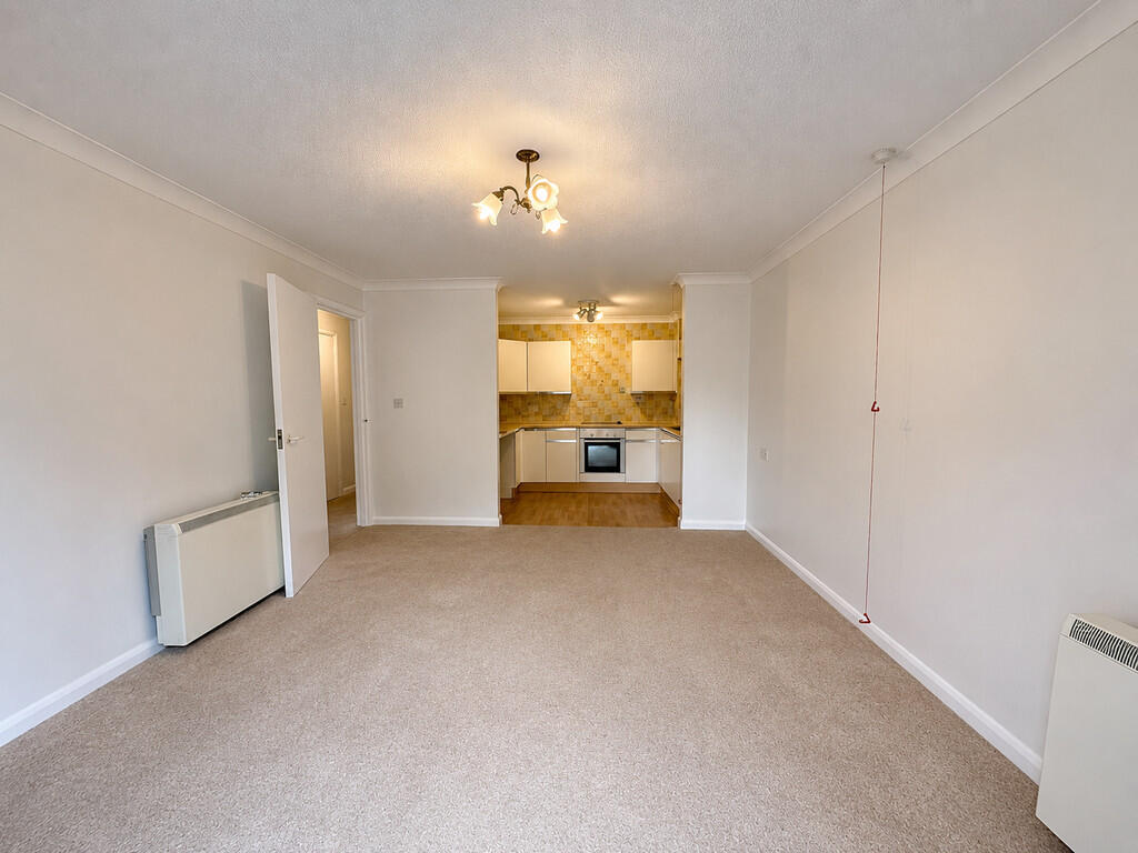 Apartment in Cambridge, Cambridgeshire - View 4