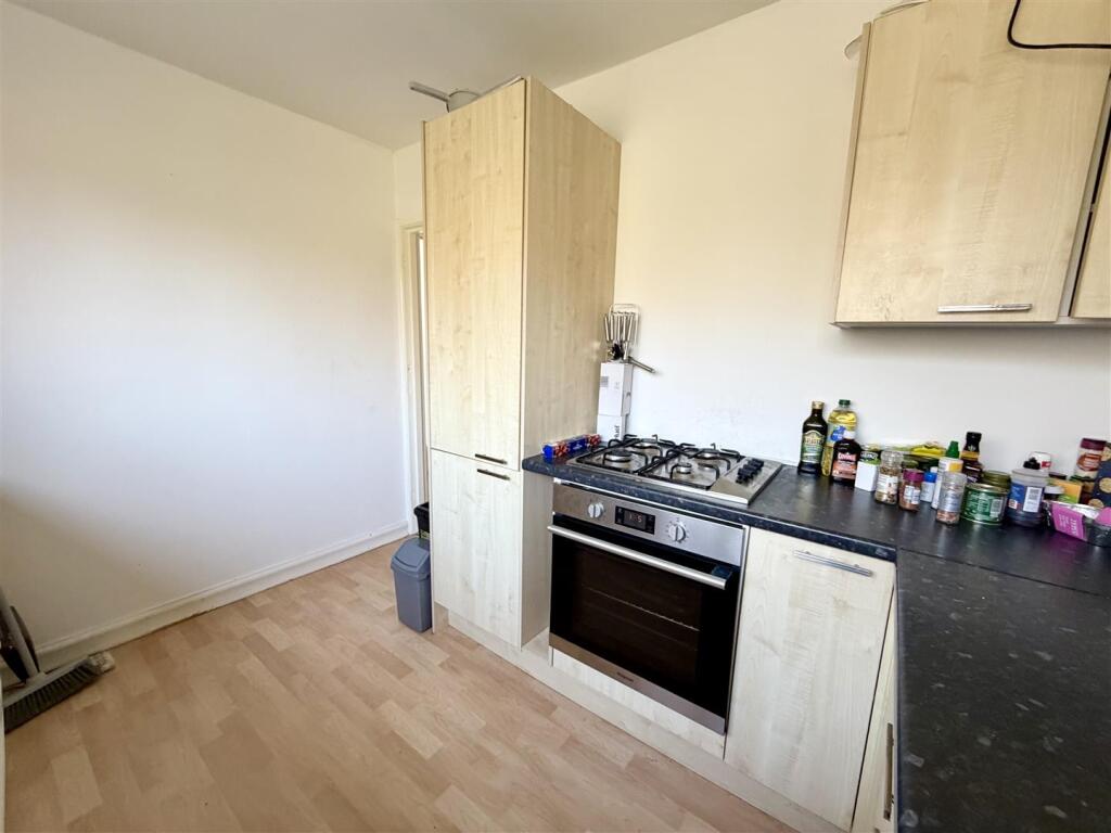 Old Kiln Road, Upton photo 5