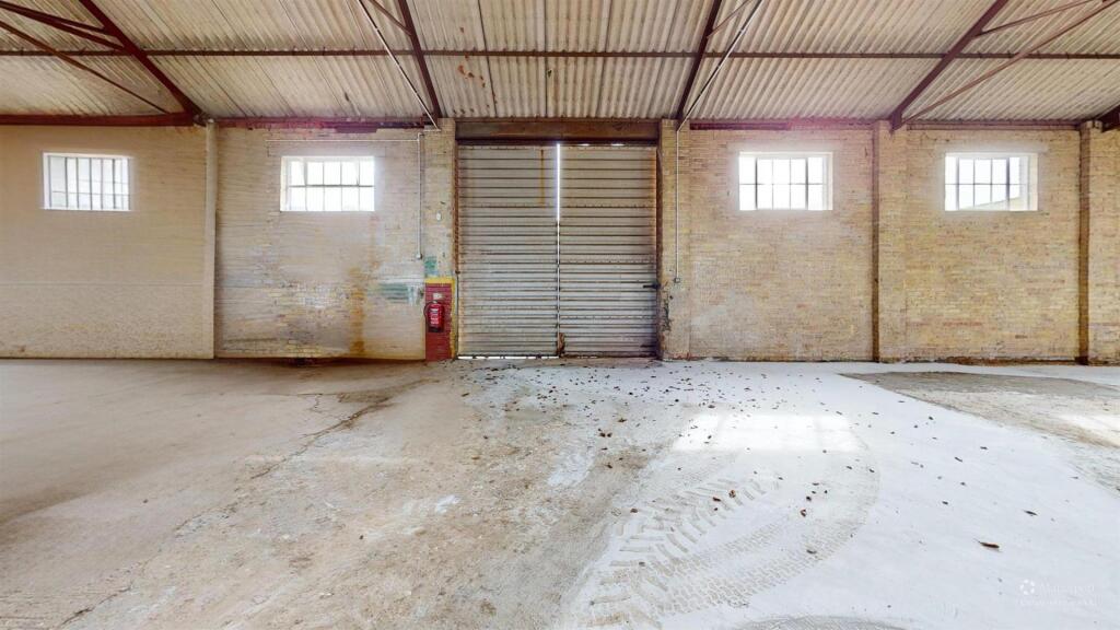 Tractor-Shed-Court-Farm-Church-Street-Photo-1-Defu