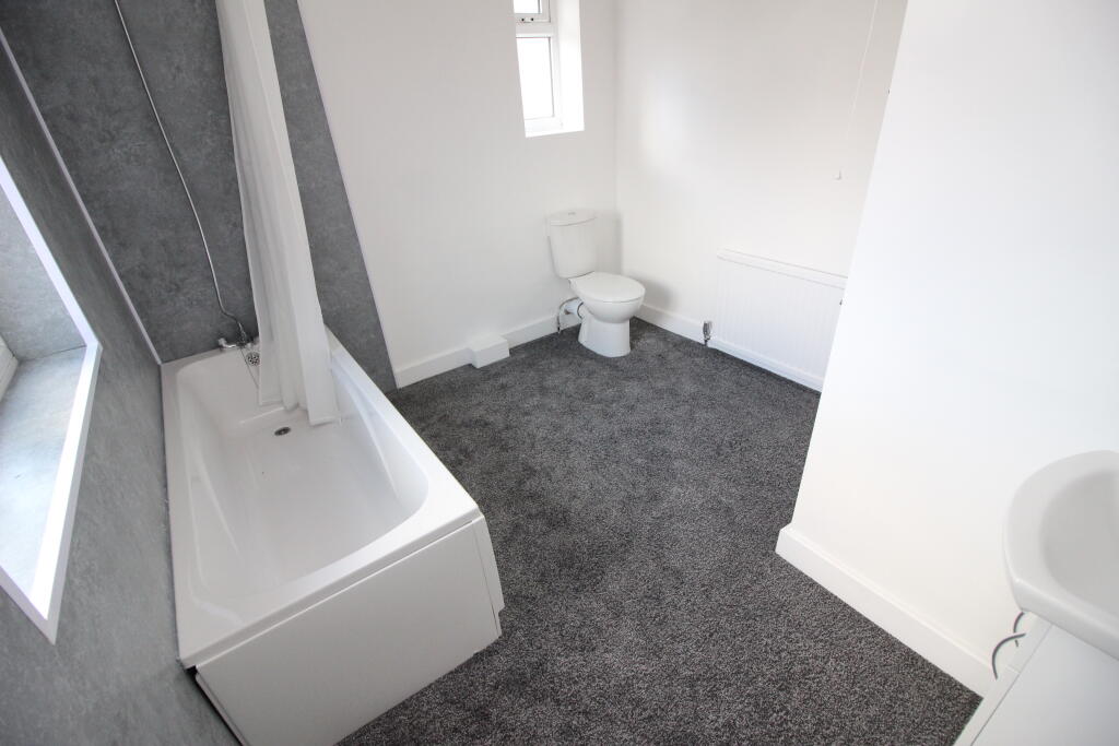 Apartment in Kingston upon Thames - More