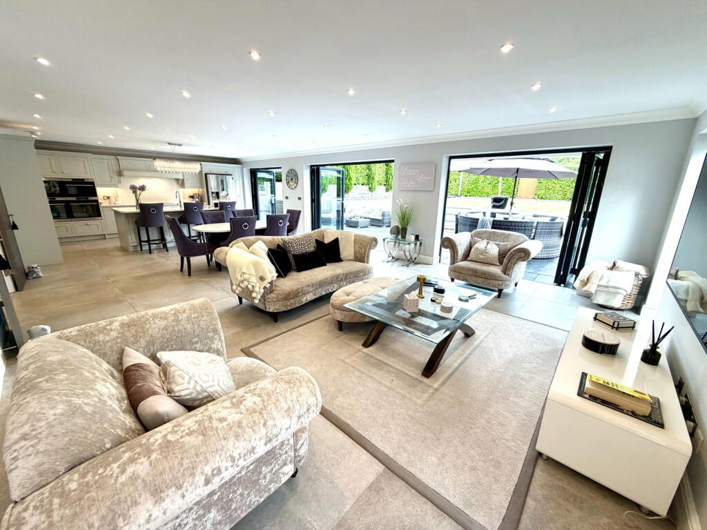 An Exceptional Forever Home Boasting 3,853sq ft Of Living Space In Wigmore photo 4