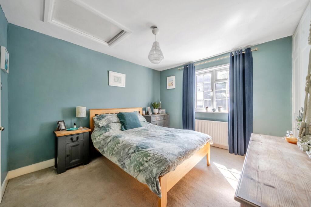 House in London, Royal Borough of Kingston upon Thames - More