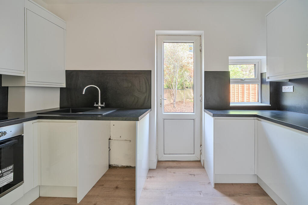 Apartment in London, Cobb's Corner, Forest Hill - More