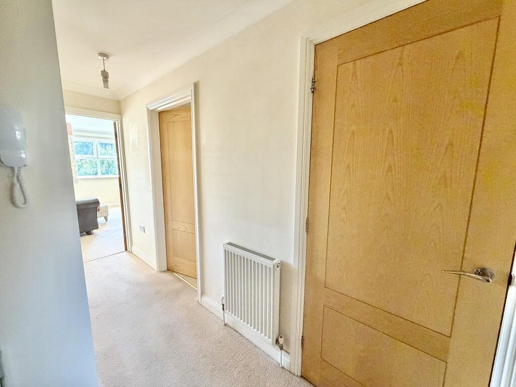Apartment in Broadstone, Bournemouth, Christchurch and Poole - View 3