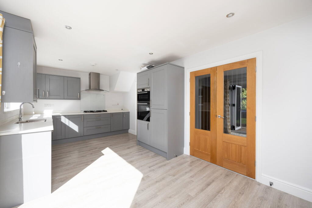 Neston Gardens , Neston , SN13 9GW photo 4