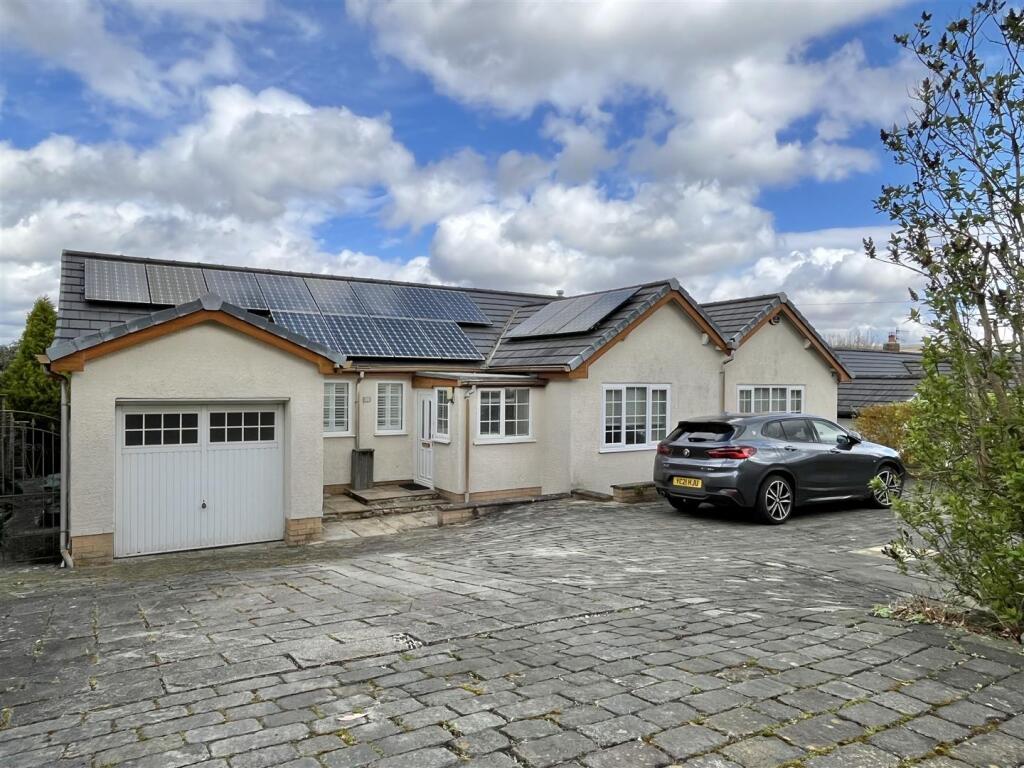 Main image of property: Simmondley New Road, Glossop