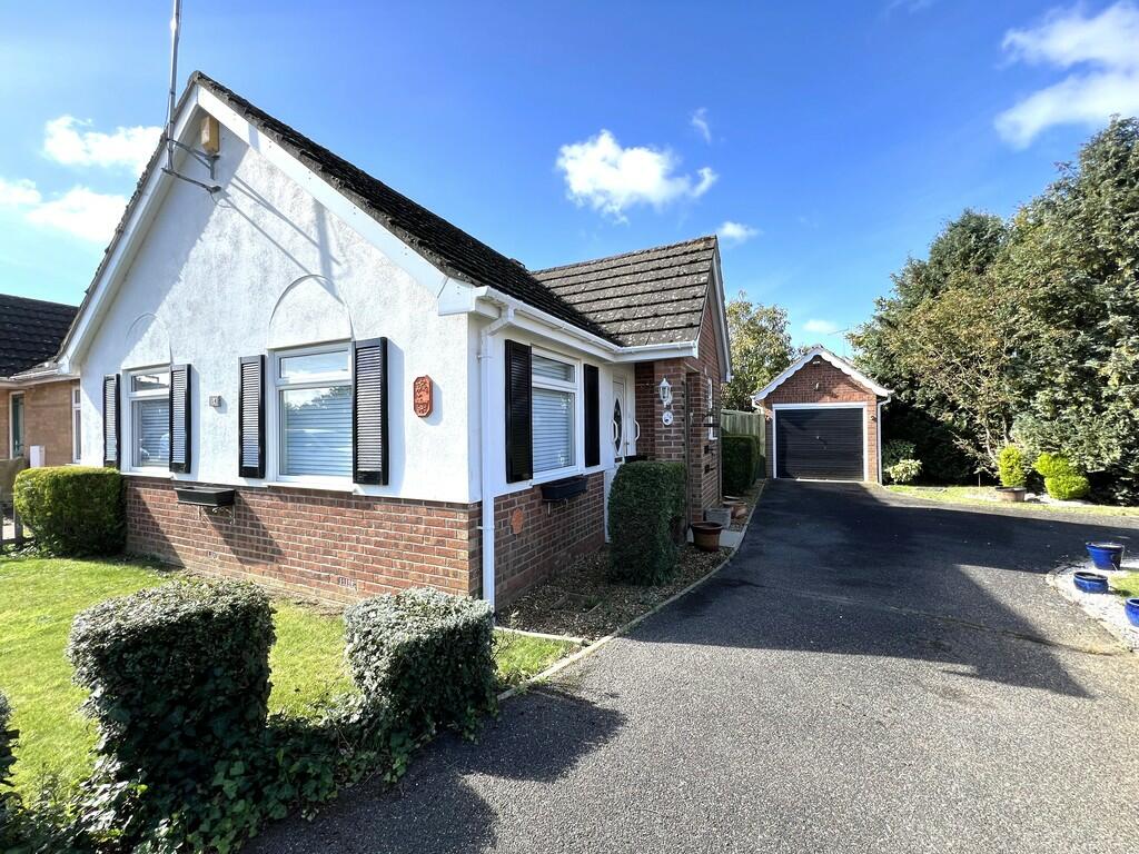 2-bed bungalow on Whitemill Road, Chatteris, Cambs., PE16 6PG, £220,000