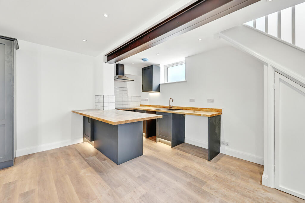 House in Southend-on-Sea - View 2