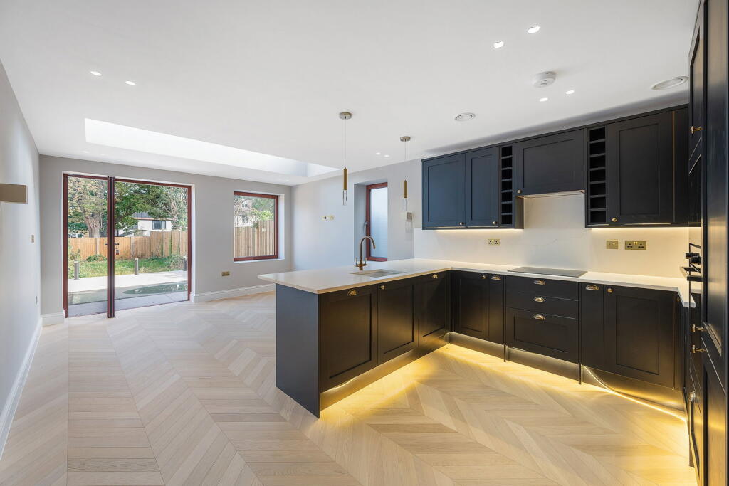 House in London - View 2