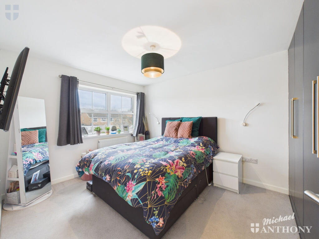 House in Aylesbury, Bedgrove - More