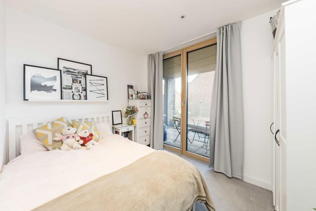 Apartment in London - View 5