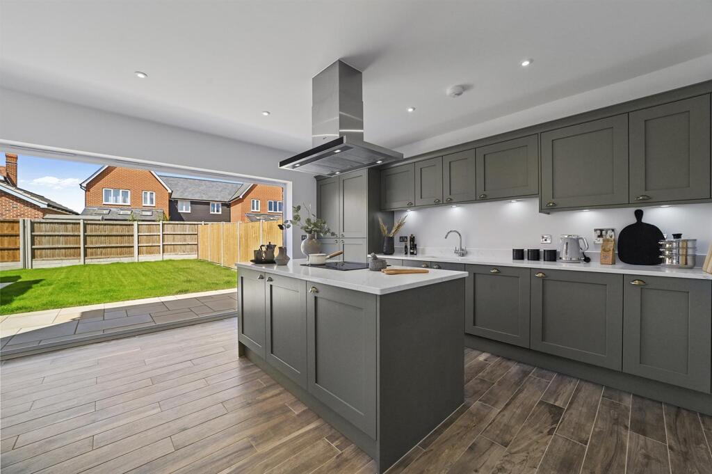 House in Tendring, Lawford - More