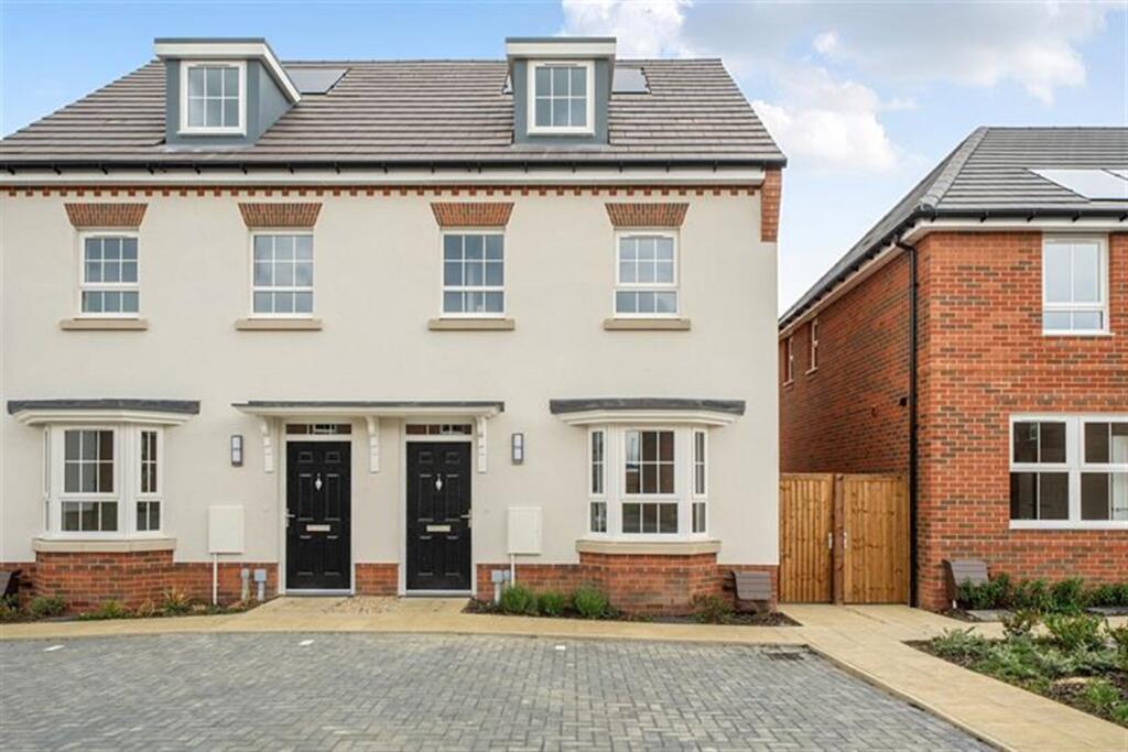 Main image of property: 3 bedroom End of Terrace House in Banbury Grove, Aylesbury