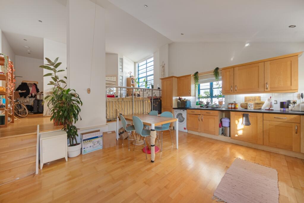 1-bed flat on The Plaza, Vanbrugh Hill Greenwich SE10, £350,000