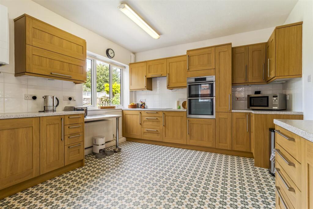 West Park Lane, Goring-By-Sea, Worthing - More