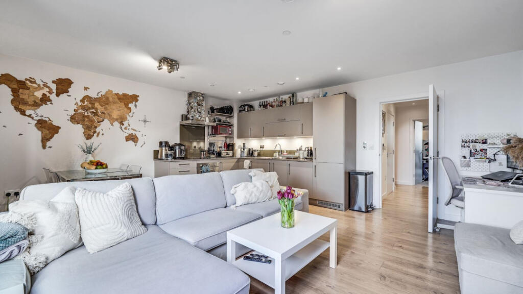 Main image of property: London E14 6UA, London, E14 6UA