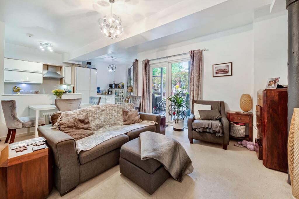 Apartment in Bolton, Greater Manchester - View 5
