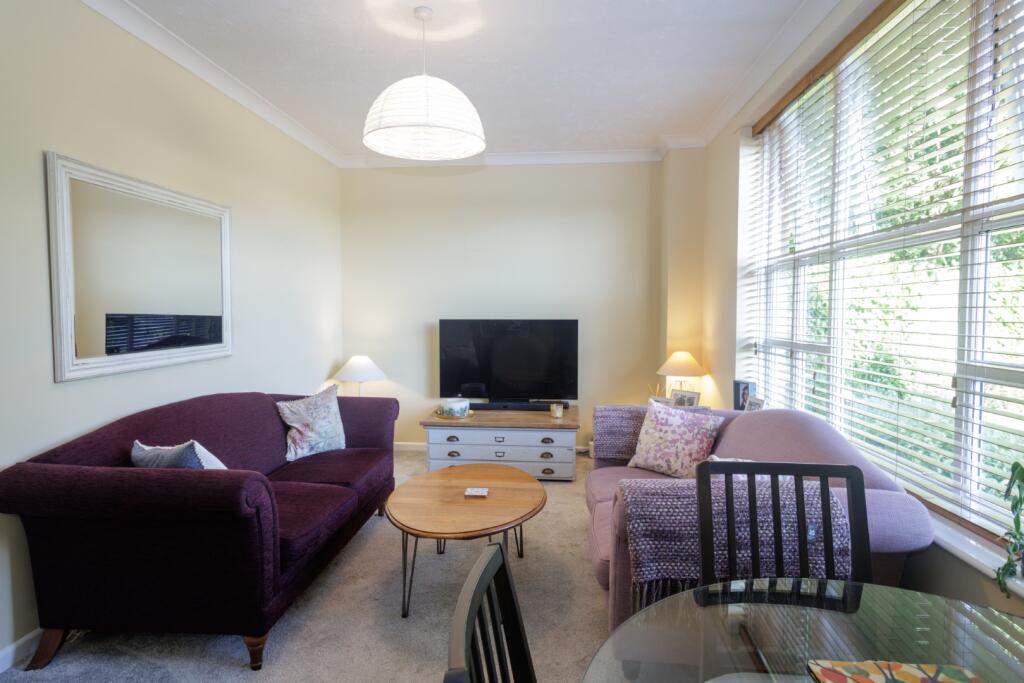 Apartment in Yeovil, Barwick - View 3