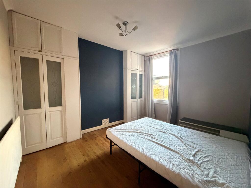 Apartment in London - More