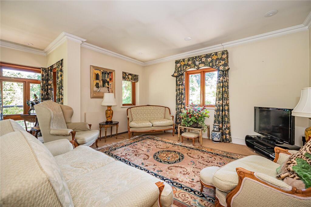 Apartment in Kingston upon Thames - View 4