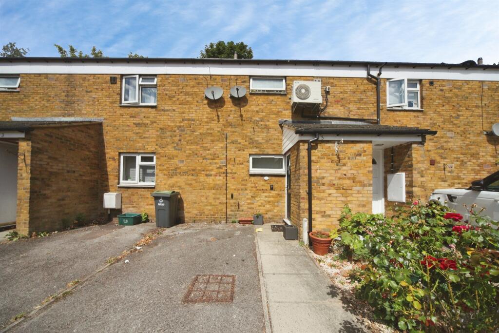 Main image of property: Spear Close, Luton