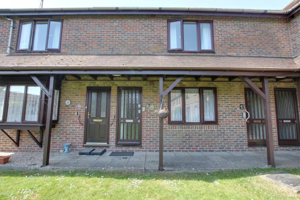 1-bed flat on East Meon Road, Clanfield, £110,000