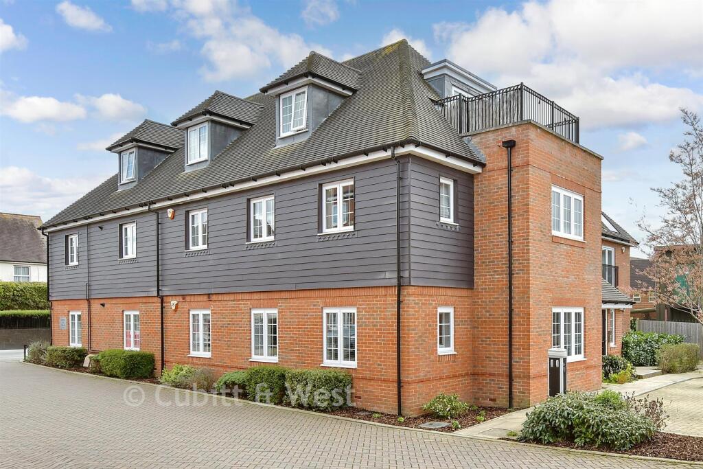 2-bed flat on William Way, Godstone, Surrey, £215,000