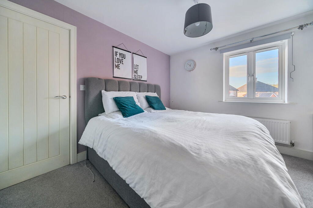 House in Basingstoke and Deane, Longacre, Kempshott Park - View 6