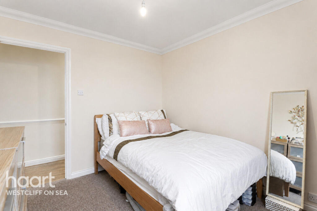 Apartment in Southend-on-Sea, Essex - More