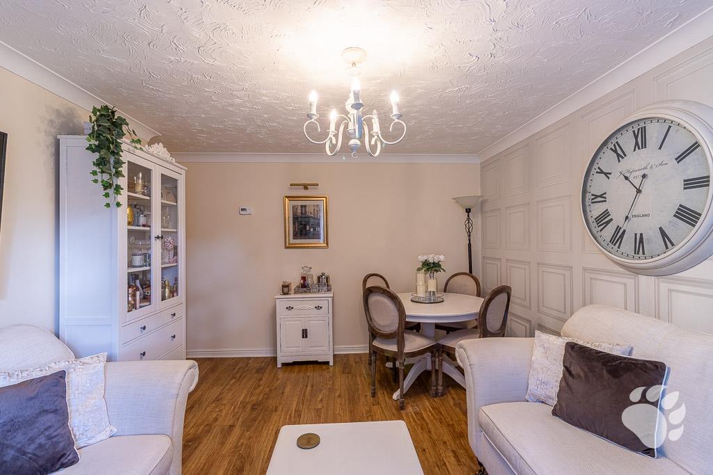 Apartment in Southend-on-Sea - View 3