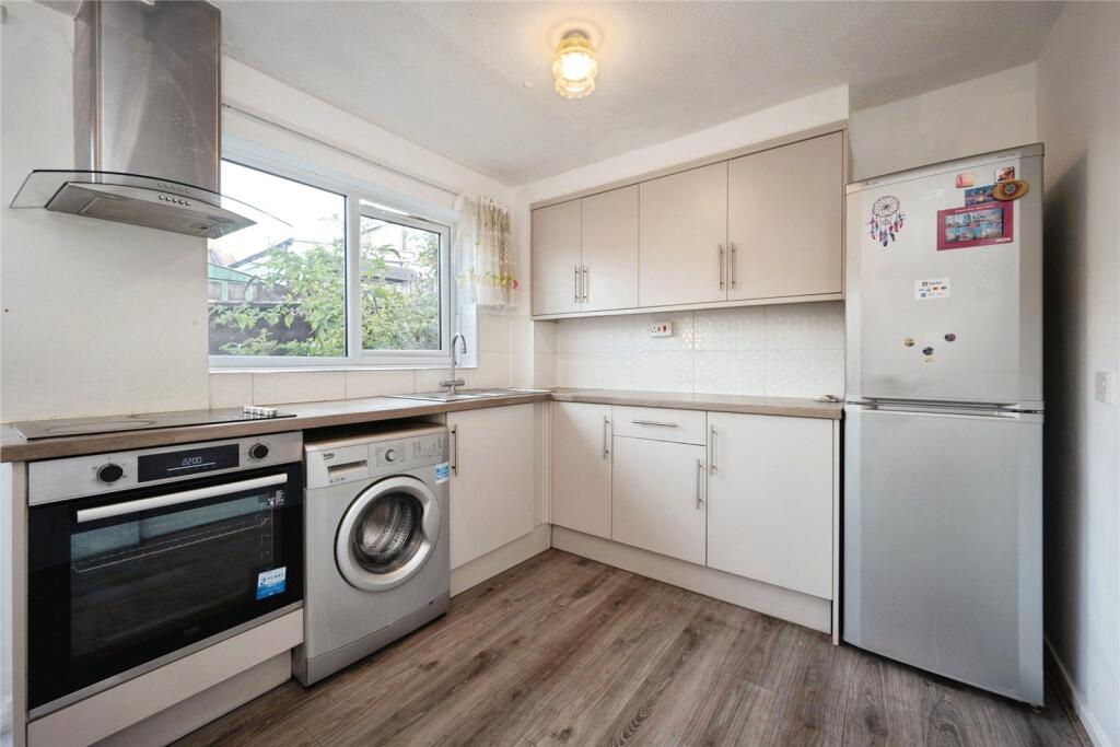 House in Luton - View 3