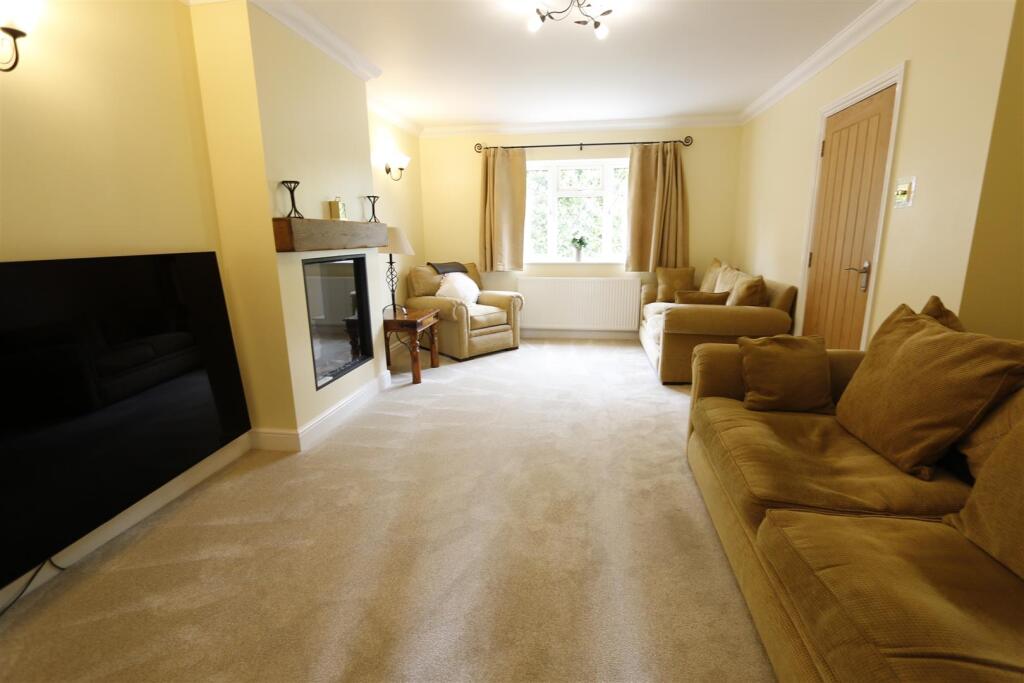 Elmhurst Gardens, Shillington, Hitchin photo 2