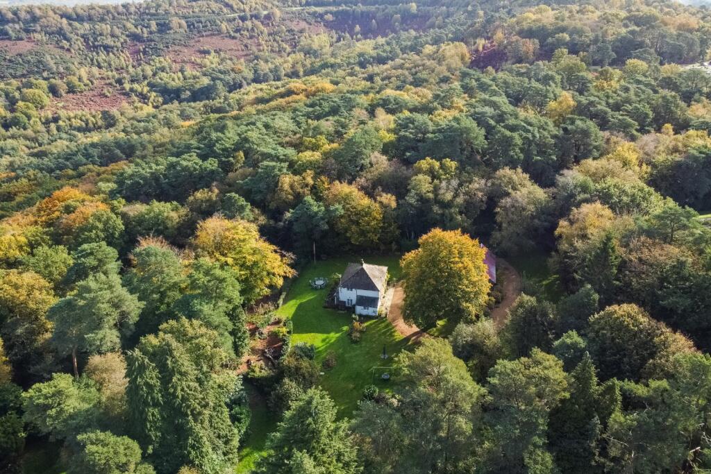 3 bed detached - London Road, Hindhead, Surrey, GU26 image 3