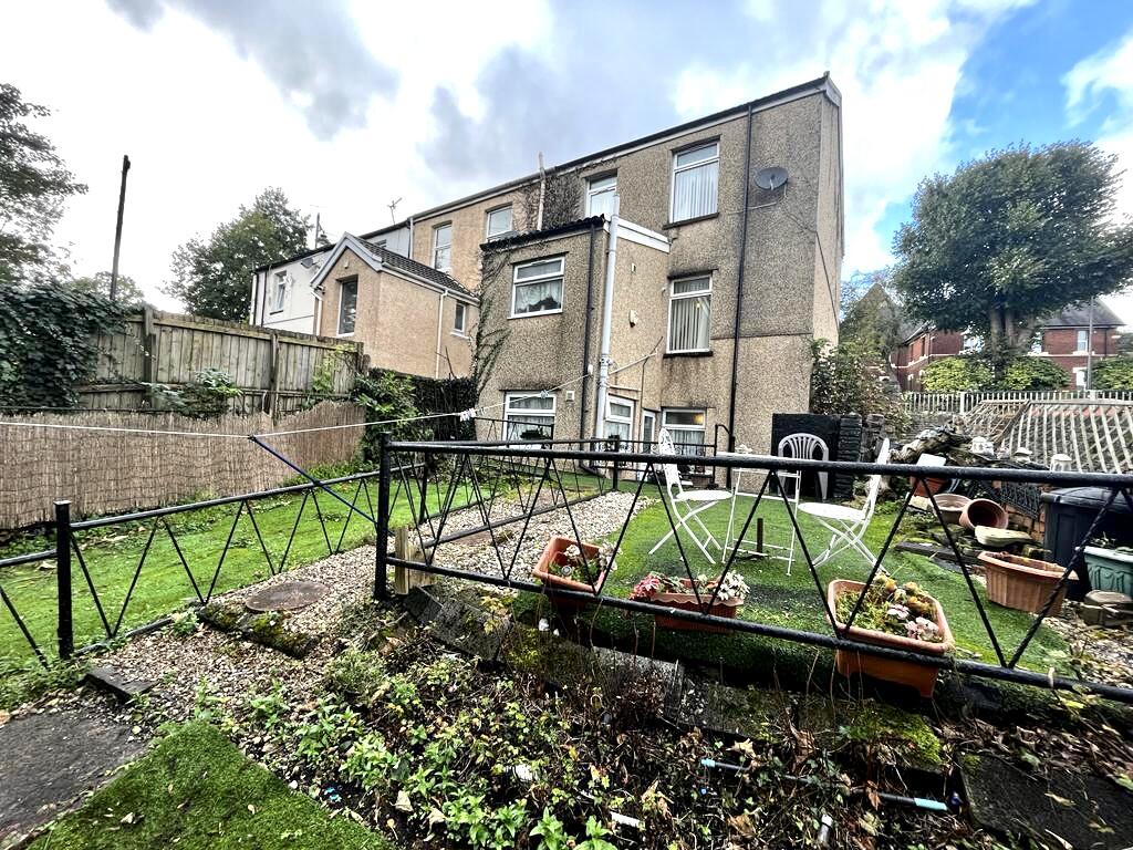House in Merthyr Tydfil, Town - View 5